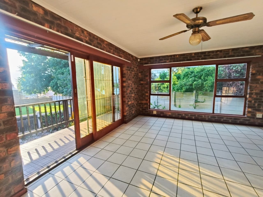 3 Bedroom Property for Sale in Wavecrest Eastern Cape